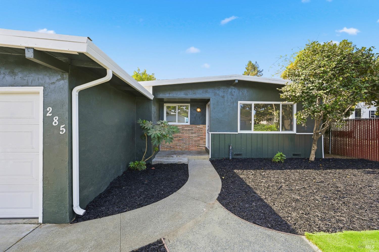 285 Hemlock Street Vacaville CA 95688
