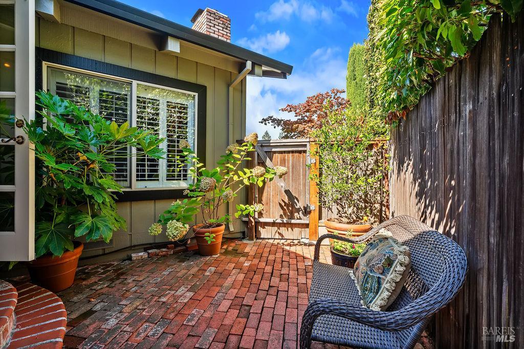 1816 Sherwood Circle Santa Rosa CA 95405
