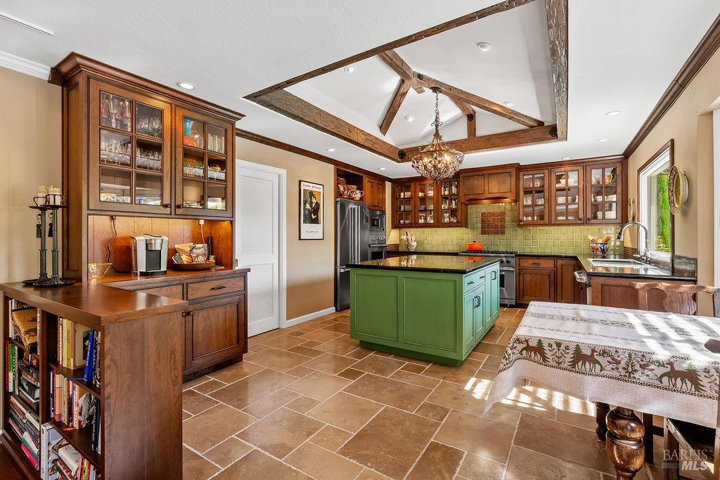 1816 Sherwood Circle Santa Rosa CA 95405