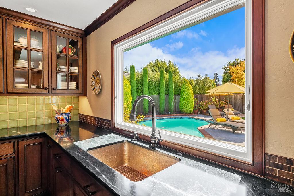 1816 Sherwood Circle Santa Rosa CA 95405