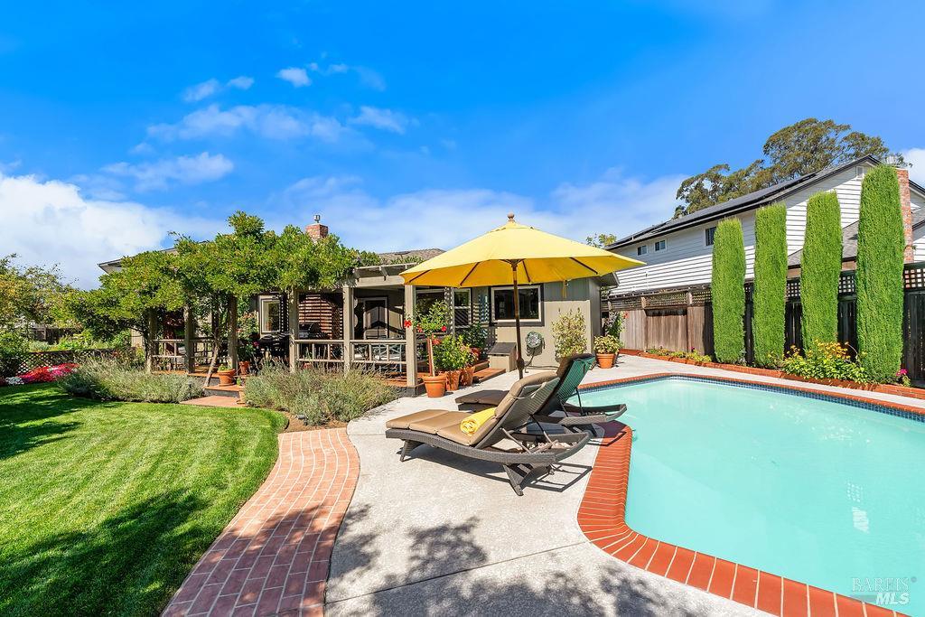 1816 Sherwood Circle Santa Rosa CA 95405