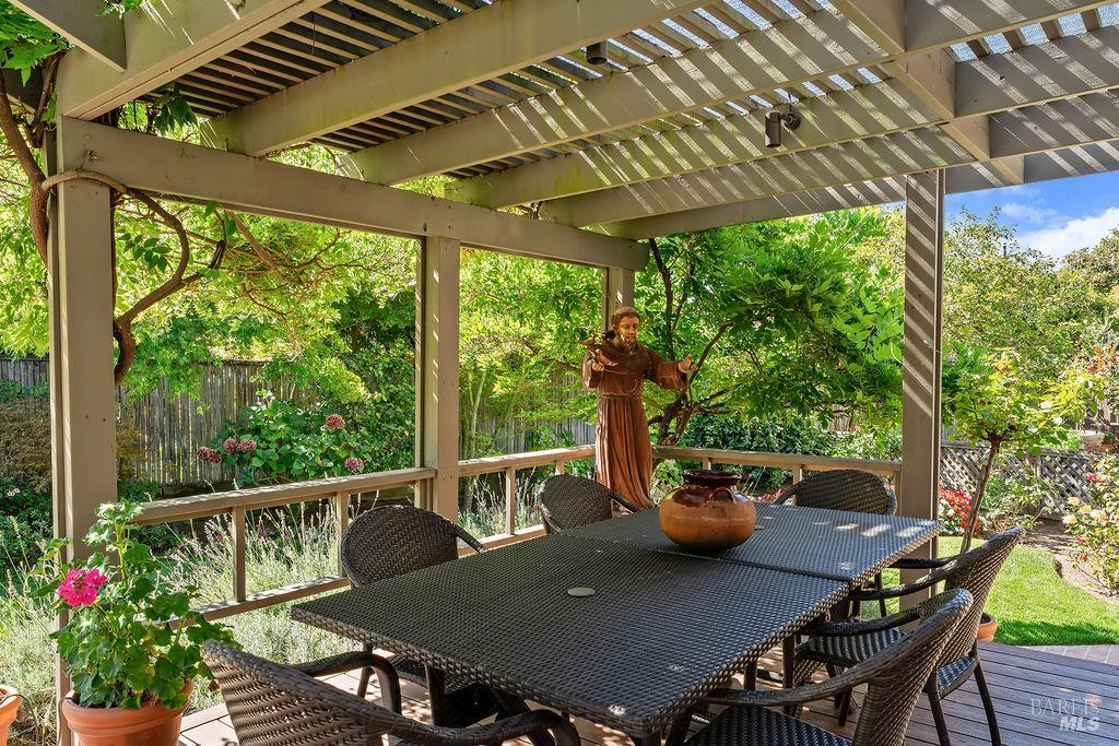 1816 Sherwood Circle Santa Rosa CA 95405