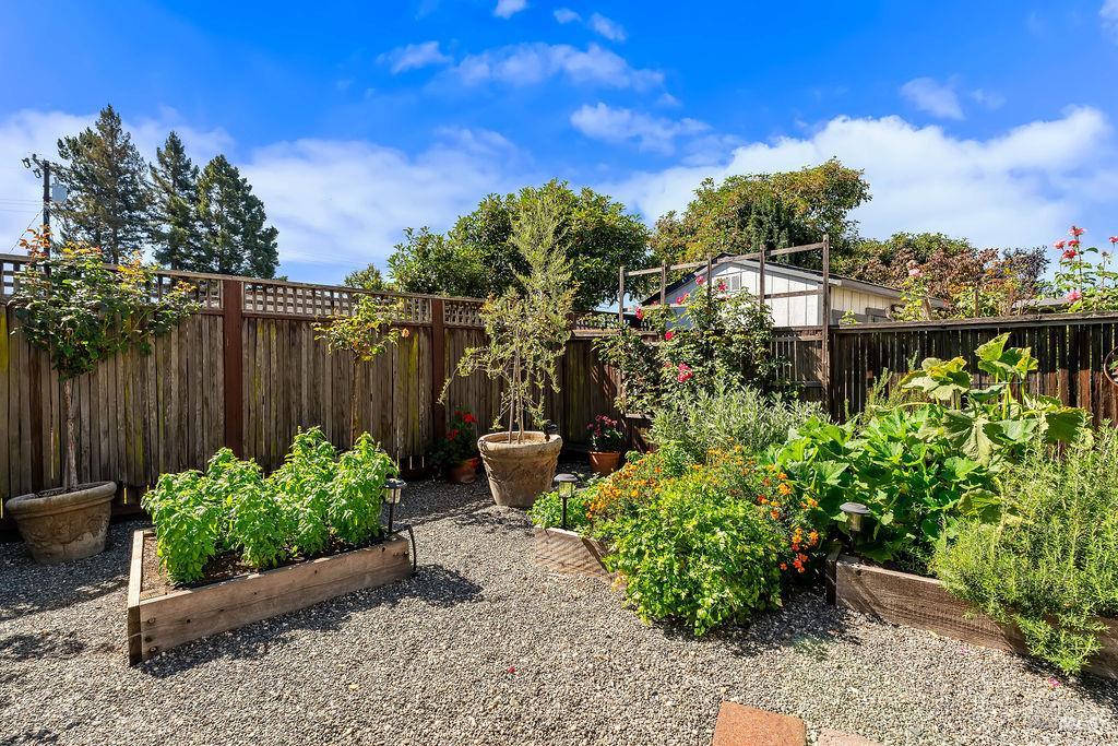 1816 Sherwood Circle Santa Rosa CA 95405