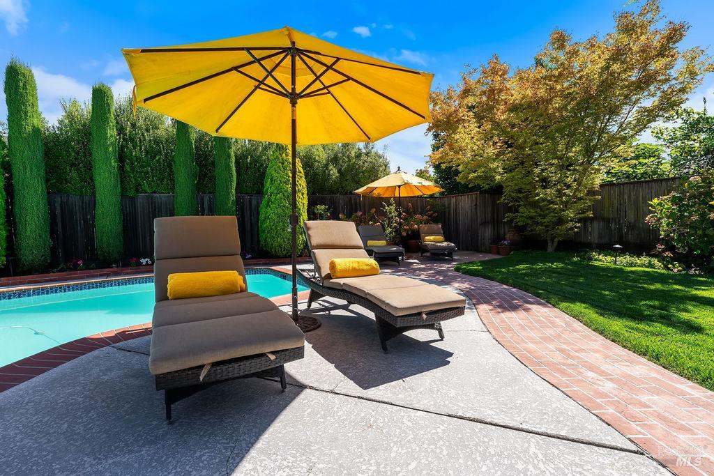 1816 Sherwood Circle Santa Rosa CA 95405