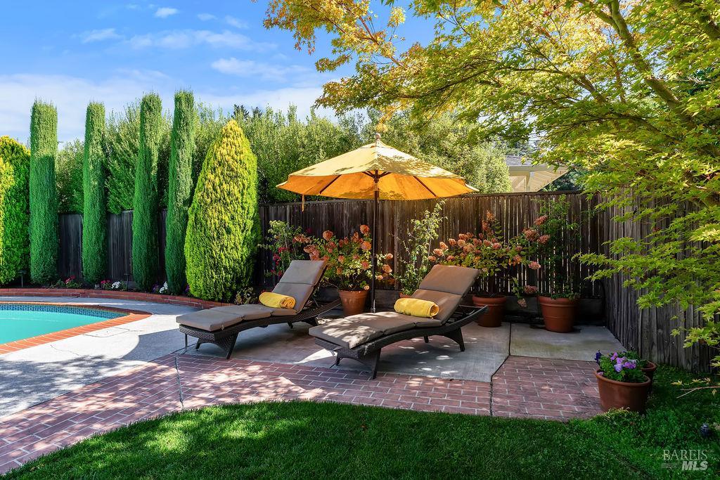 1816 Sherwood Circle Santa Rosa CA 95405