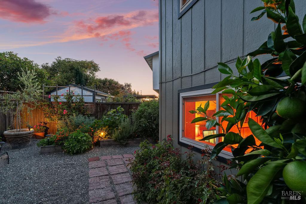 1816 Sherwood Circle Santa Rosa CA 95405