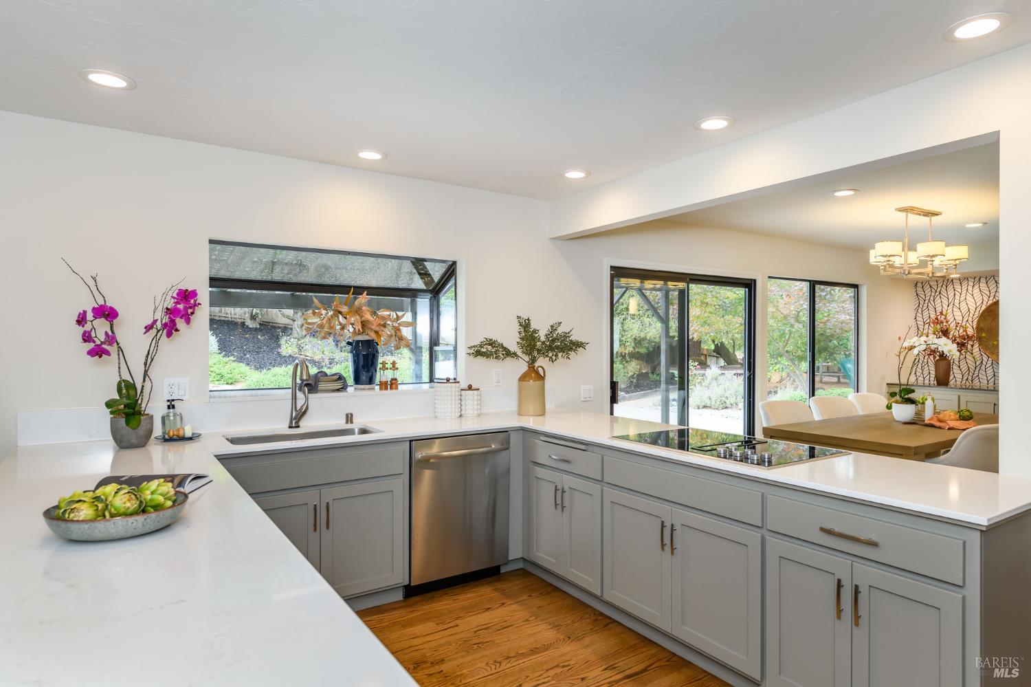 727 Cindy Lane Petaluma CA 94952