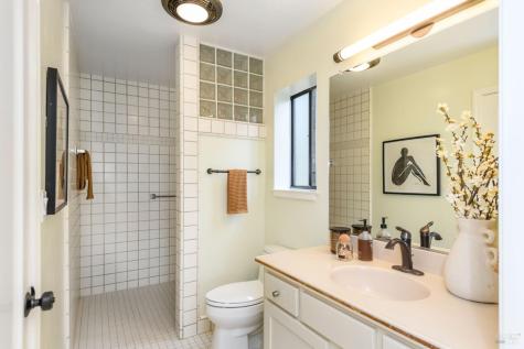 727 Cindy Lane Petaluma CA 94952