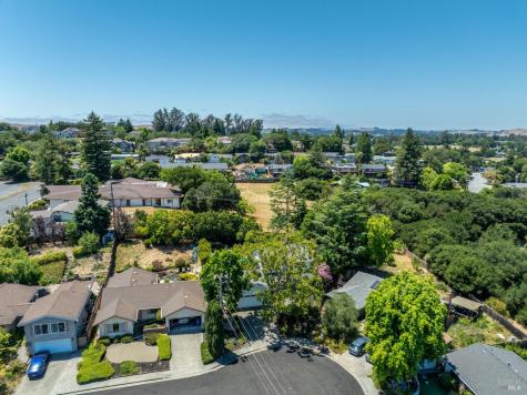 727 Cindy Lane Petaluma CA 94952
