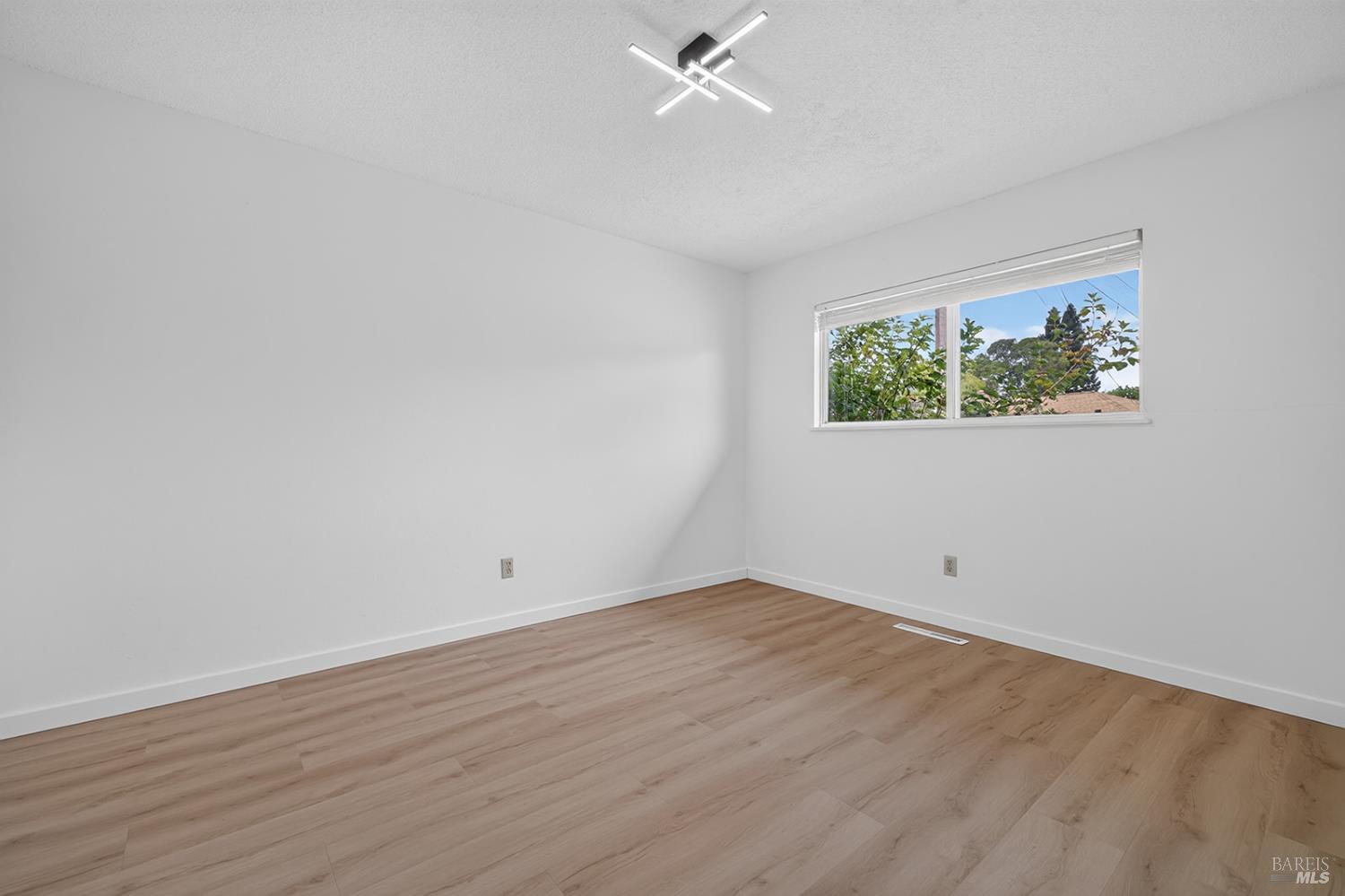 2530 Tamarisk Drive Santa Rosa CA 95405