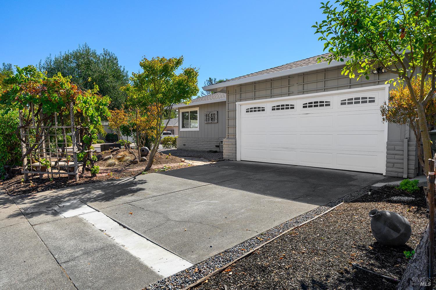 1015 Manor Drive Sonoma CA 95476