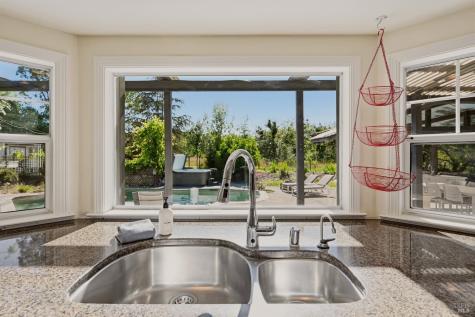 8174 Whited Road Sebastopol CA 95472