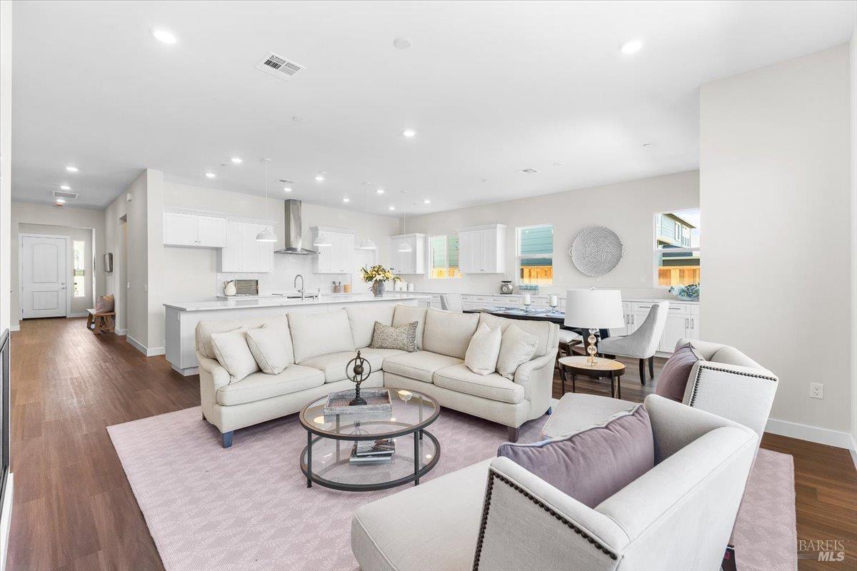 7301 Willowglen Drive Rohnert Park CA 94928