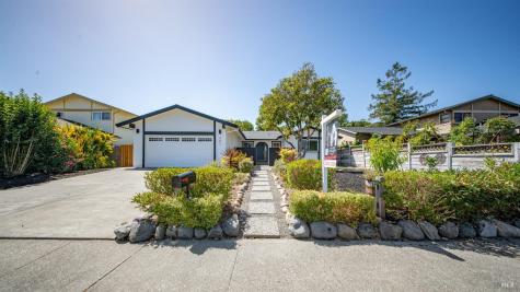 261 Redwood Circle Petaluma CA 94954
