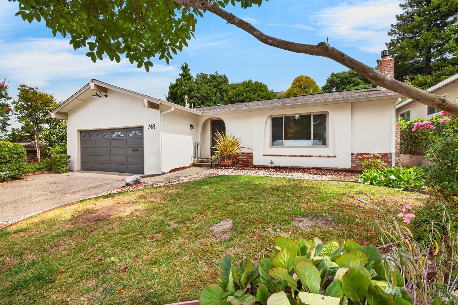 748 Paula Lane Petaluma CA 94952