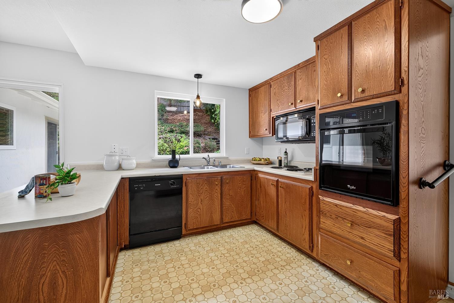 748 Paula Lane Petaluma CA 94952
