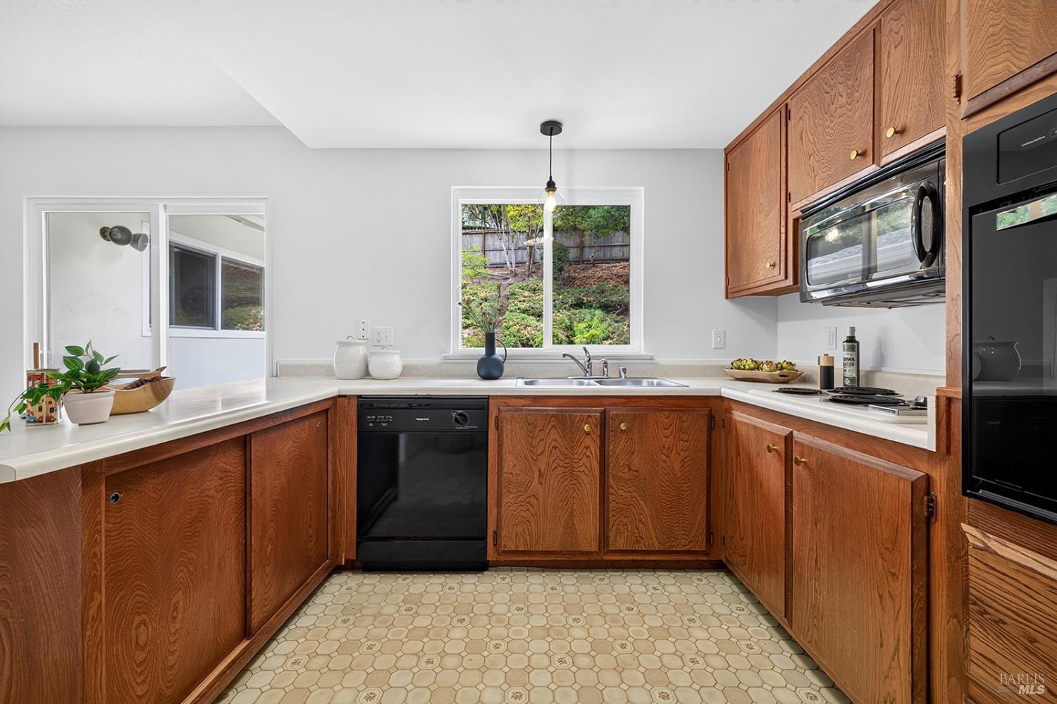 748 Paula Lane Petaluma CA 94952