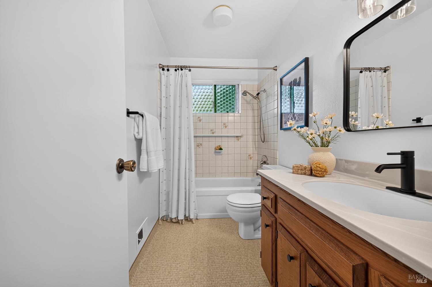 748 Paula Lane Petaluma CA 94952
