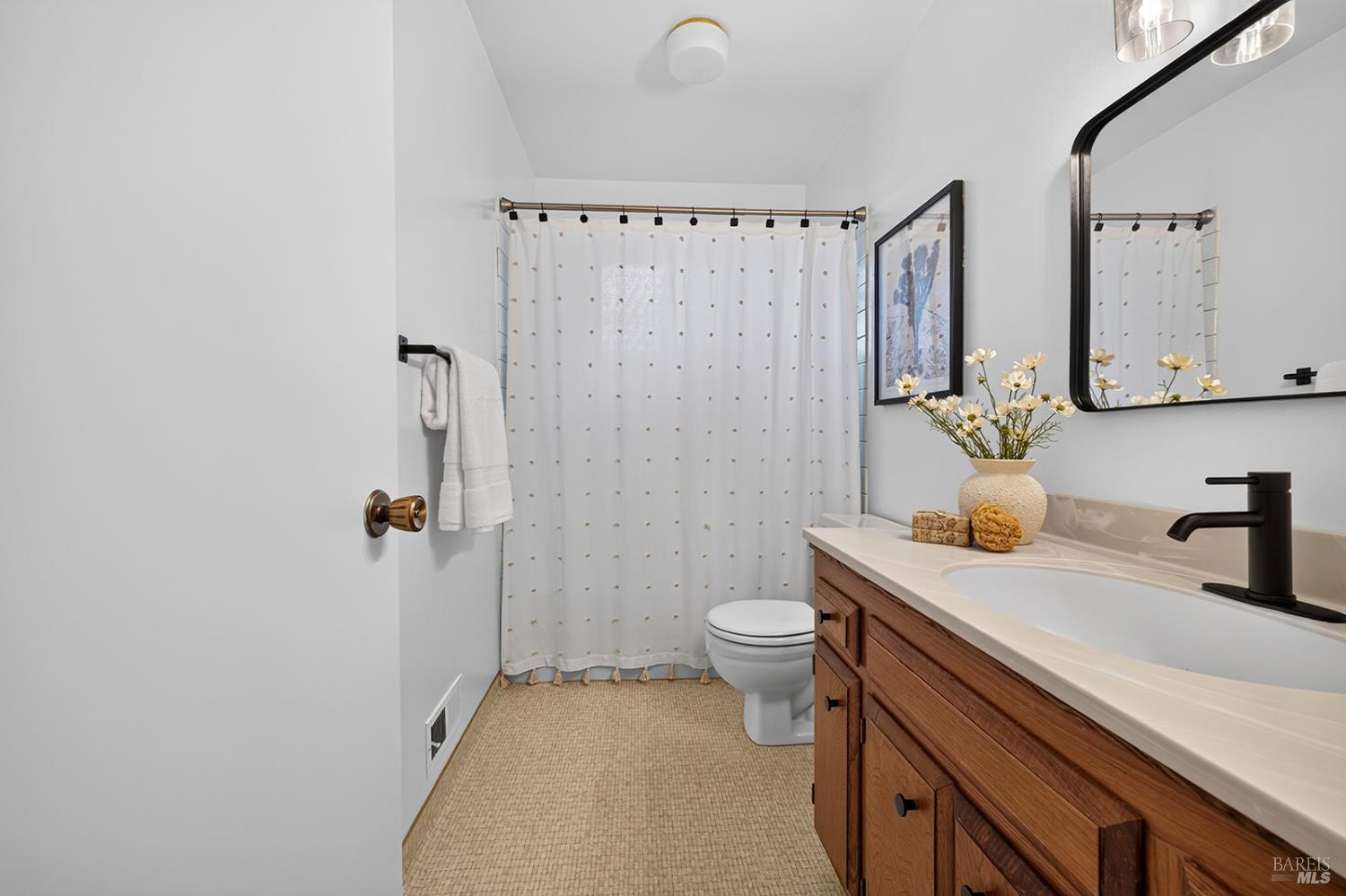 748 Paula Lane Petaluma CA 94952