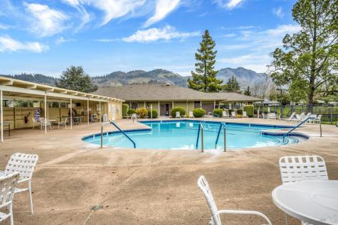 437 Crestridge Place Santa Rosa CA 95409