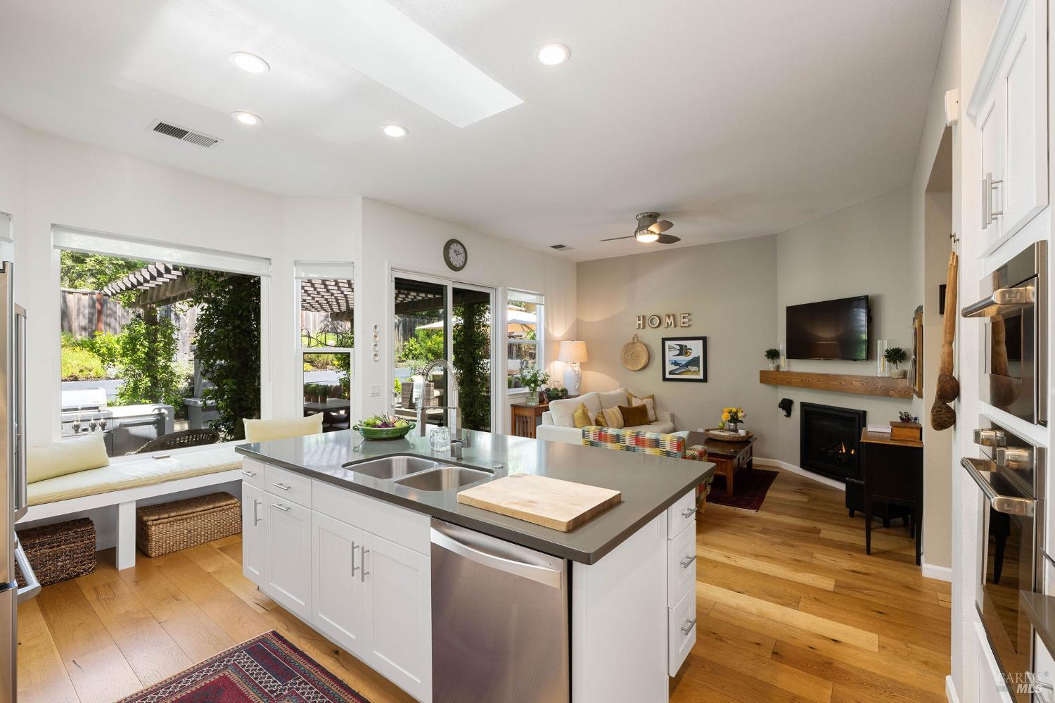 806 Chiles Avenue St. Helena CA 94574