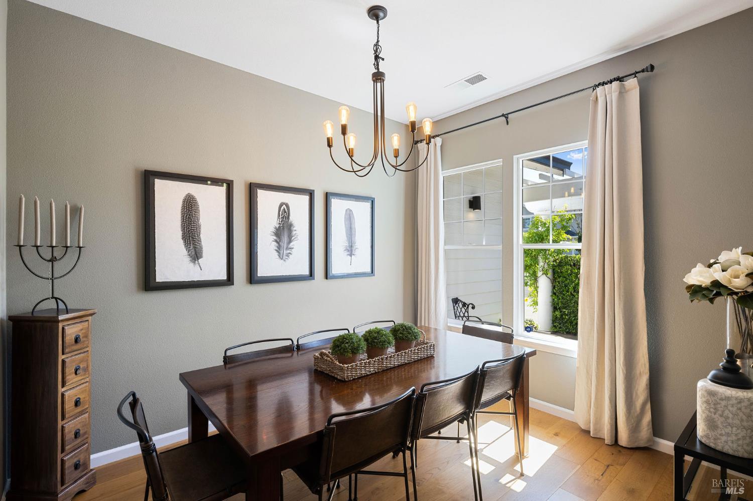 806 Chiles Avenue St. Helena CA 94574