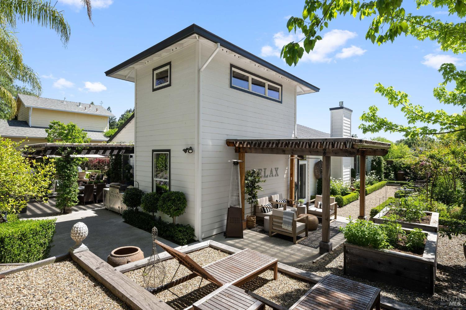 806 Chiles Avenue St. Helena CA 94574