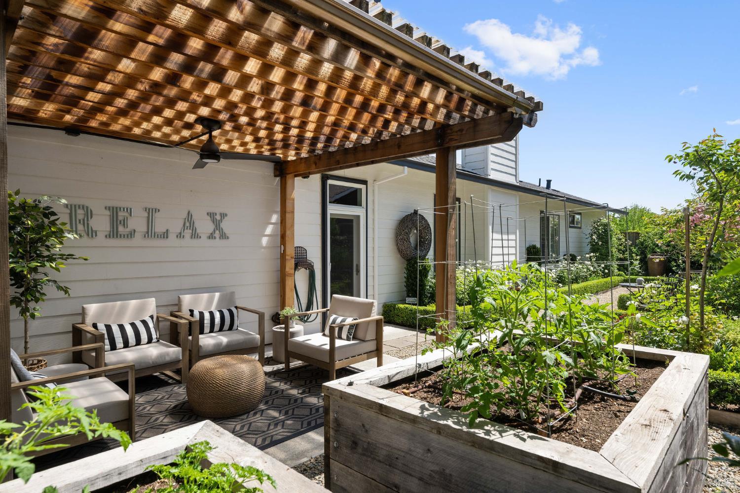 806 Chiles Avenue St. Helena CA 94574