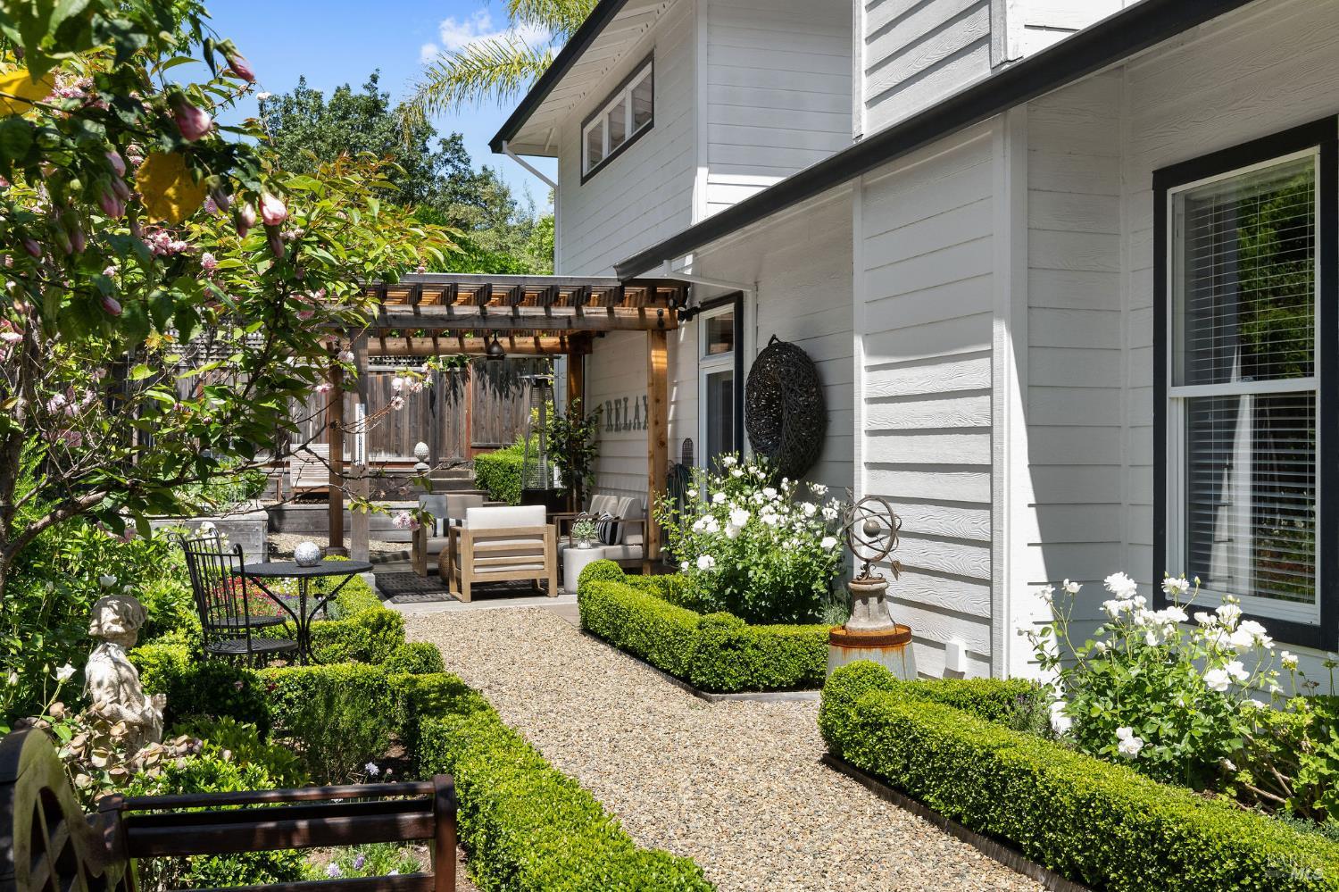 806 Chiles Avenue St. Helena CA 94574