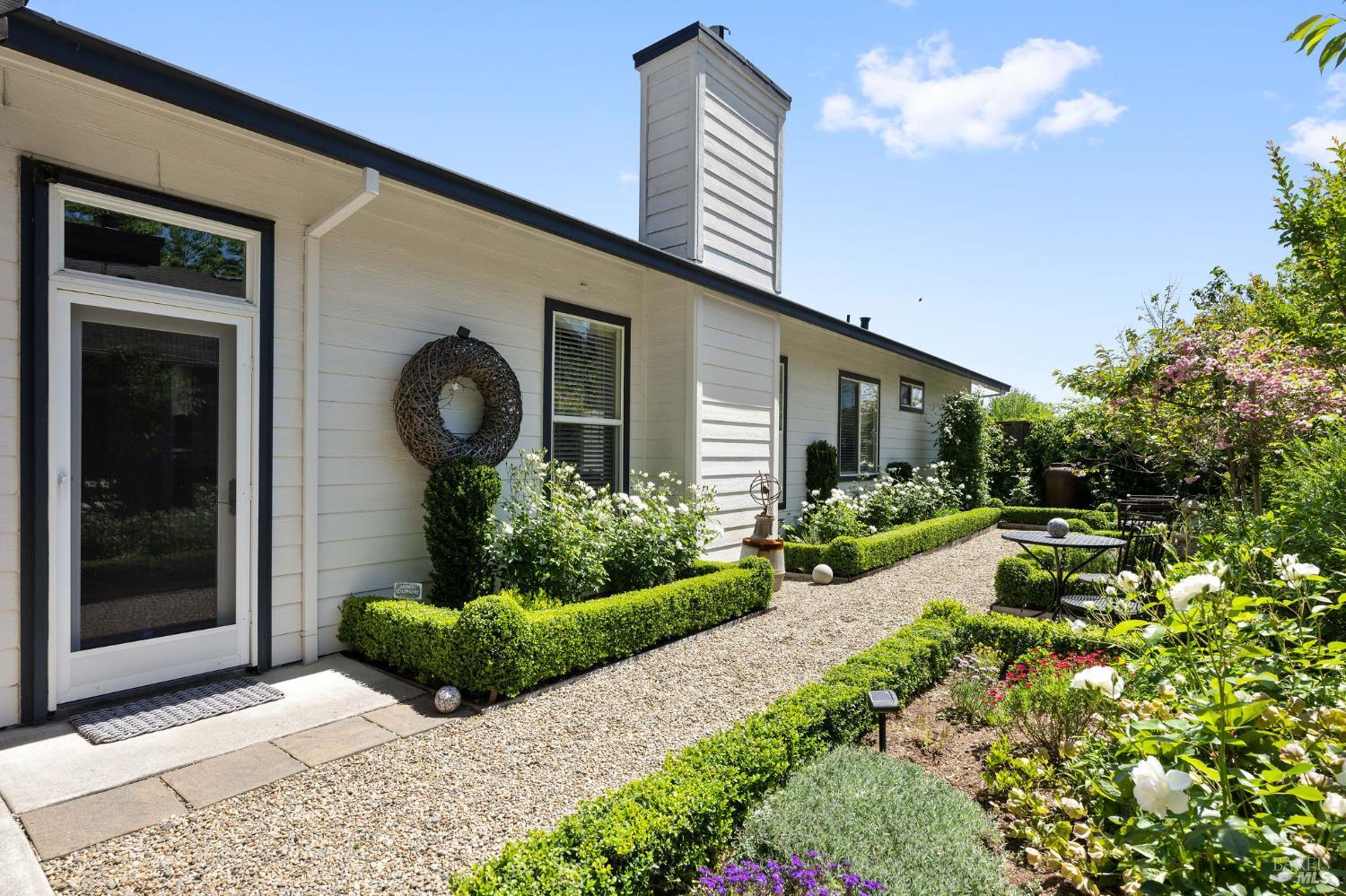 806 Chiles Avenue St. Helena CA 94574