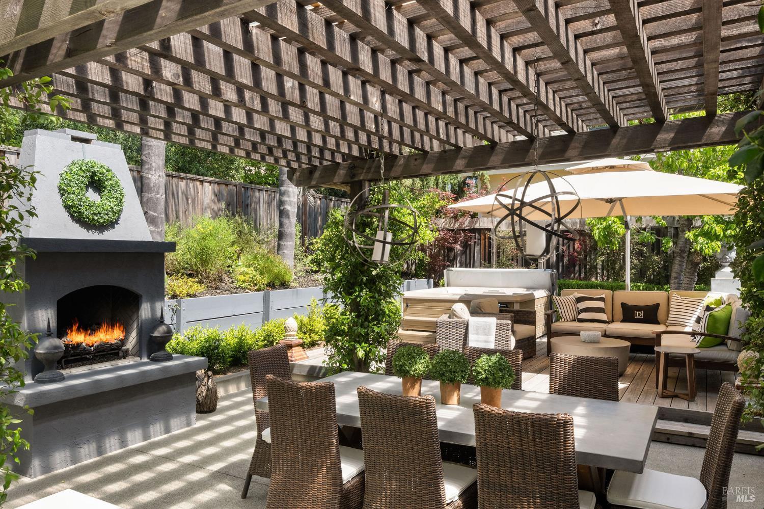 806 Chiles Avenue St. Helena CA 94574