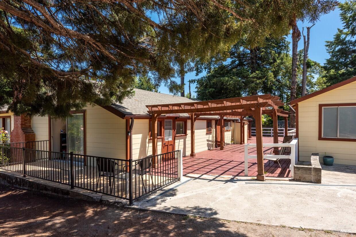 604 Live Oak Avenue Sebastopol CA 95472