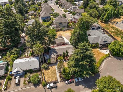 604 Live Oak Avenue Sebastopol CA 95472
