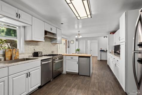 604 Live Oak Avenue Sebastopol CA 95472