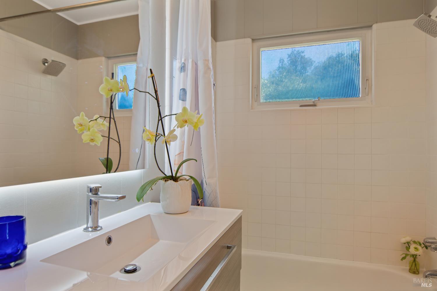 17217 Hillcrest Avenue Sonoma CA 95476