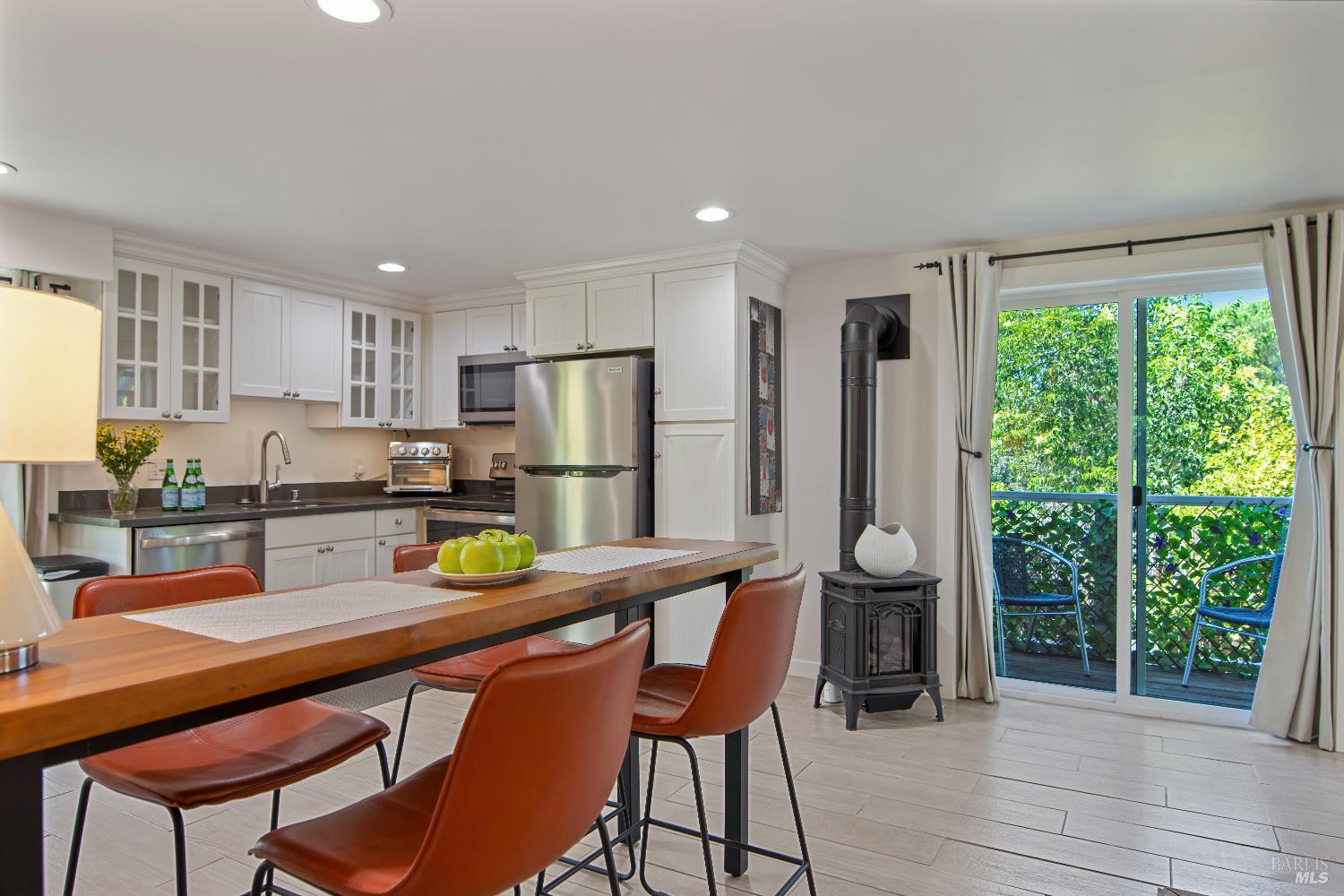 17217 Hillcrest Avenue Sonoma CA 95476