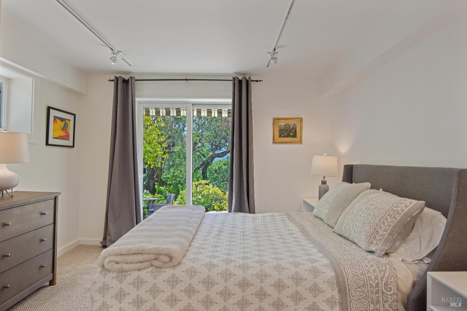 17217 Hillcrest Avenue Sonoma CA 95476