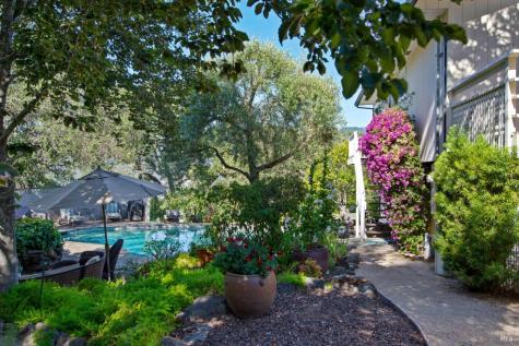 17217 Hillcrest Avenue Sonoma CA 95476