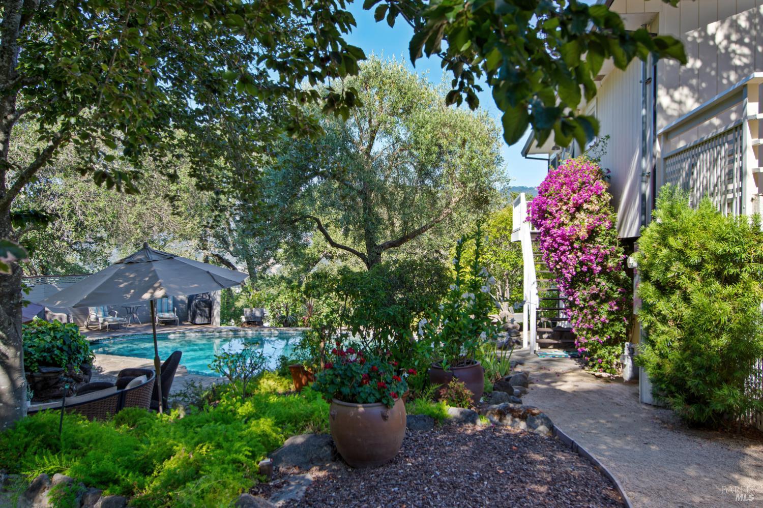 17217 Hillcrest Avenue Sonoma CA 95476