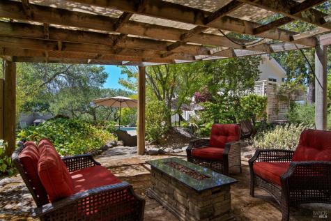 17217 Hillcrest Avenue Sonoma CA 95476