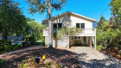 17217 Hillcrest Avenue Sonoma CA 95476