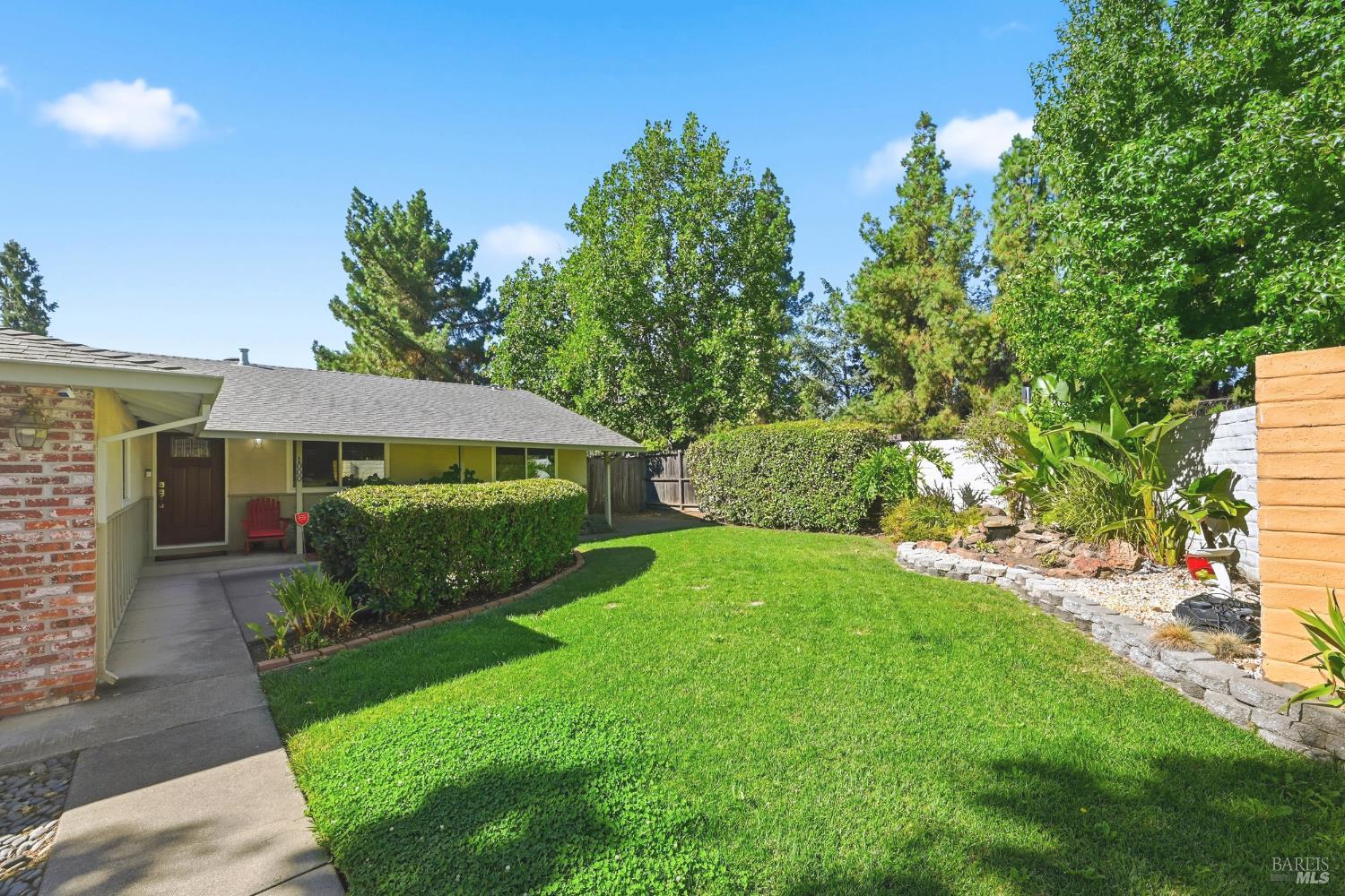 1000 Woodridge Drive Vacaville CA 95687