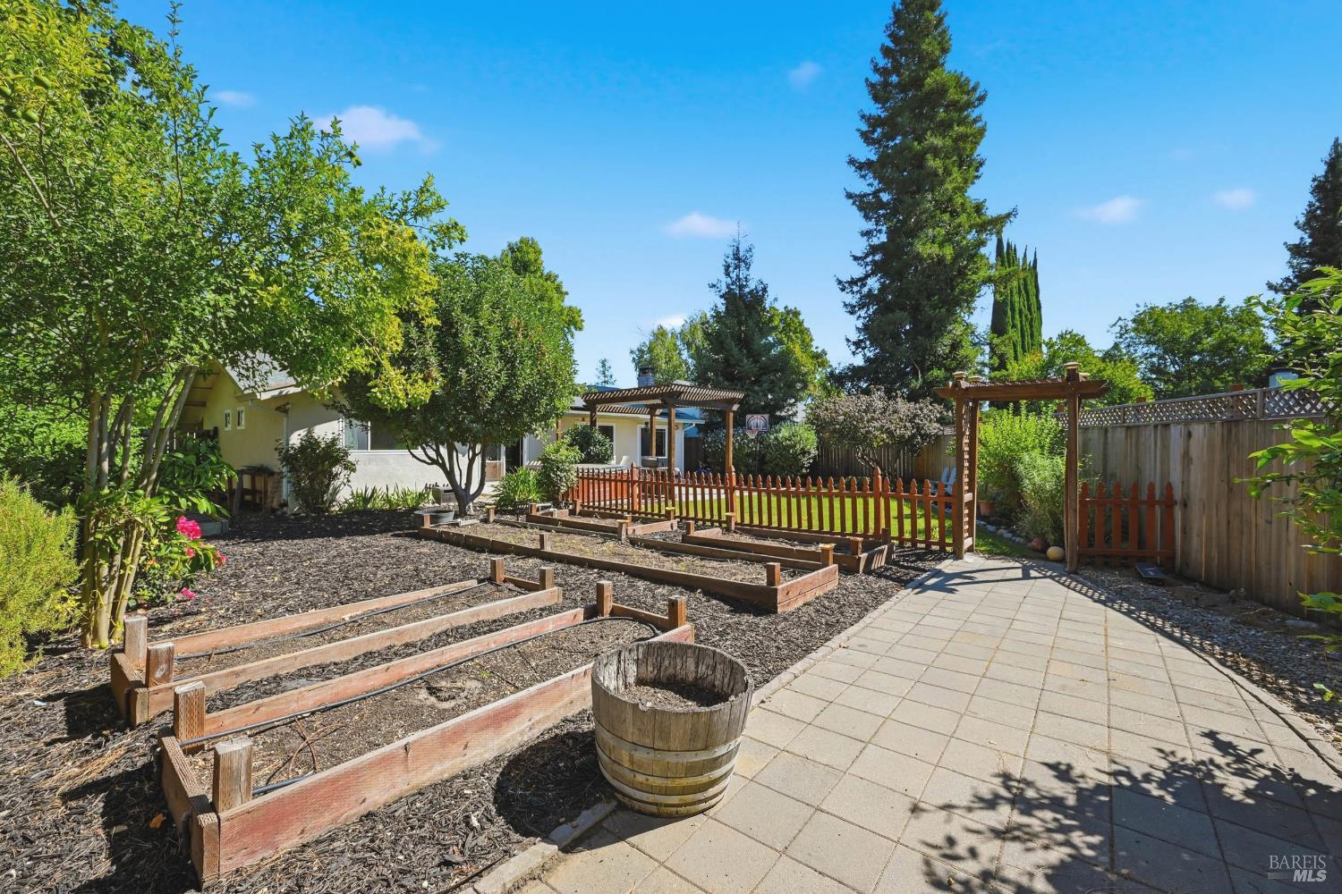 1000 Woodridge Drive Vacaville CA 95687