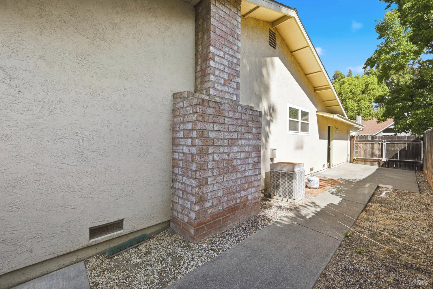 1000 Woodridge Drive Vacaville CA 95687