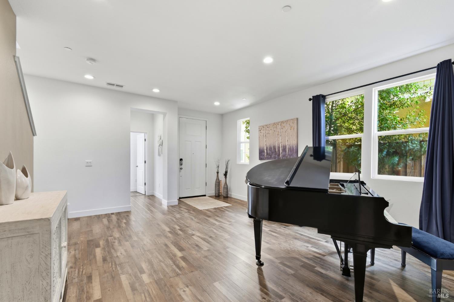 2571 Estery Lane Santa Rosa CA 95403