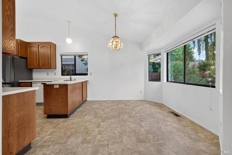 527 Mallory Avenue Windsor CA 95492