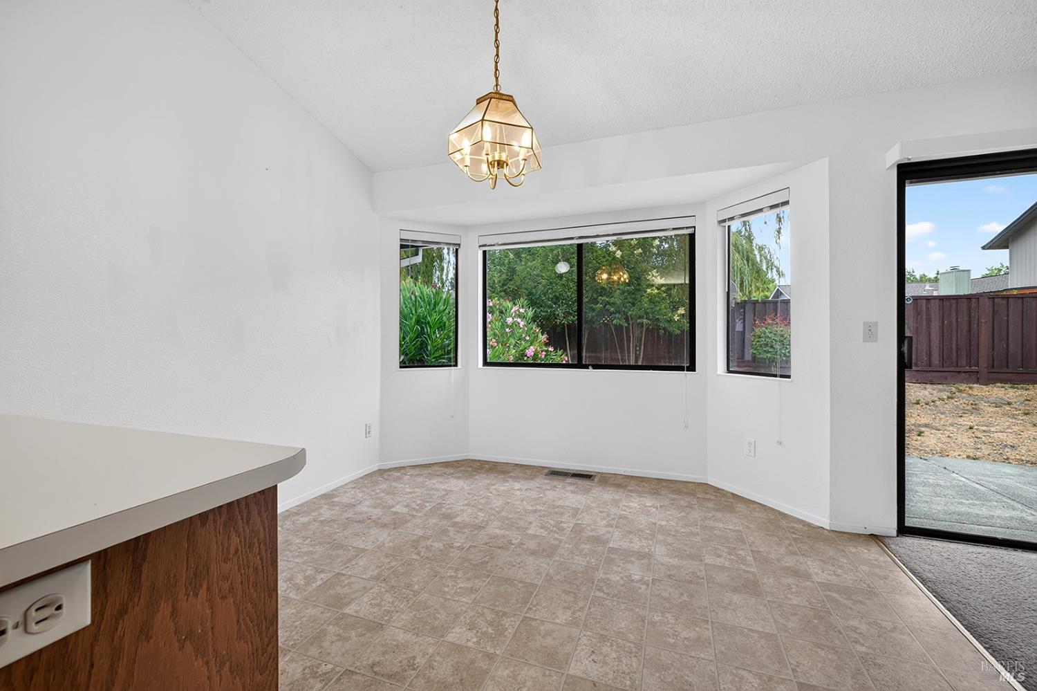 527 Mallory Avenue Windsor CA 95492