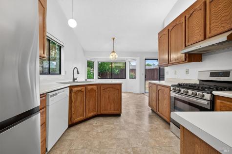 527 Mallory Avenue Windsor CA 95492