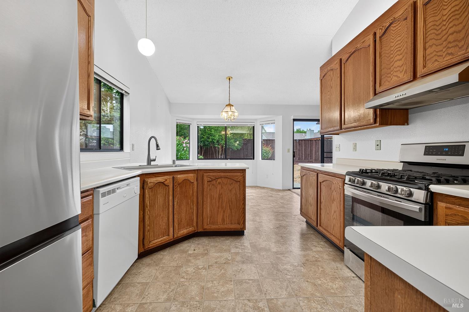 527 Mallory Avenue Windsor CA 95492