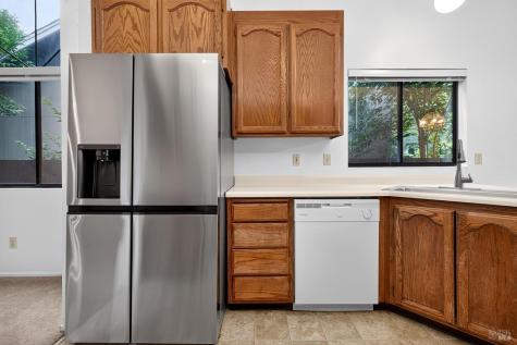 527 Mallory Avenue Windsor CA 95492